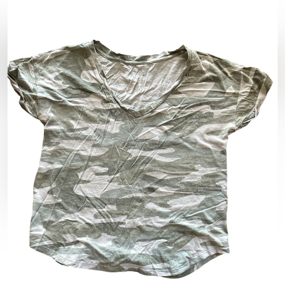 Maurice’s 24/7 Camo Print V-Neck T-Shirt medium